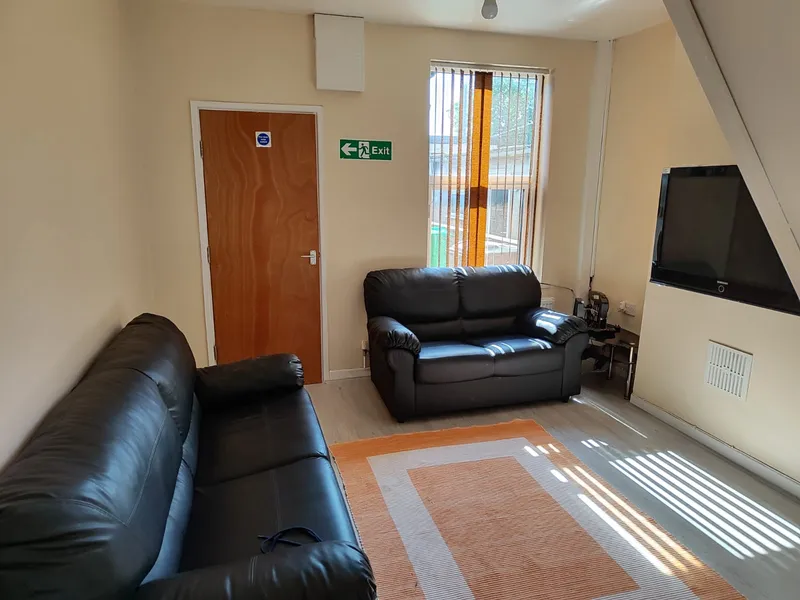 1 Spare room, 2 bed House - Norwood Road NG7 - Image 9